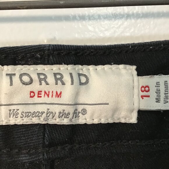 Torrid Black Stretch Denim Shorts with Lace Floral Cut Outs Size 18 - Picture 8 of 11